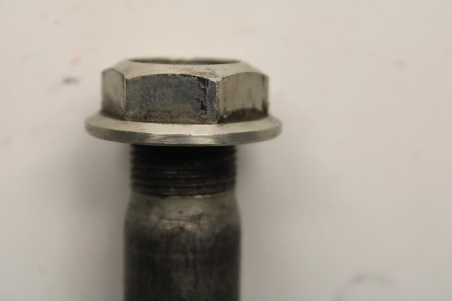 2011 Suzuki GSXR600 FRONT WHEEL RIM AXLE PIVOT BOLT 54711-14J00 BB94