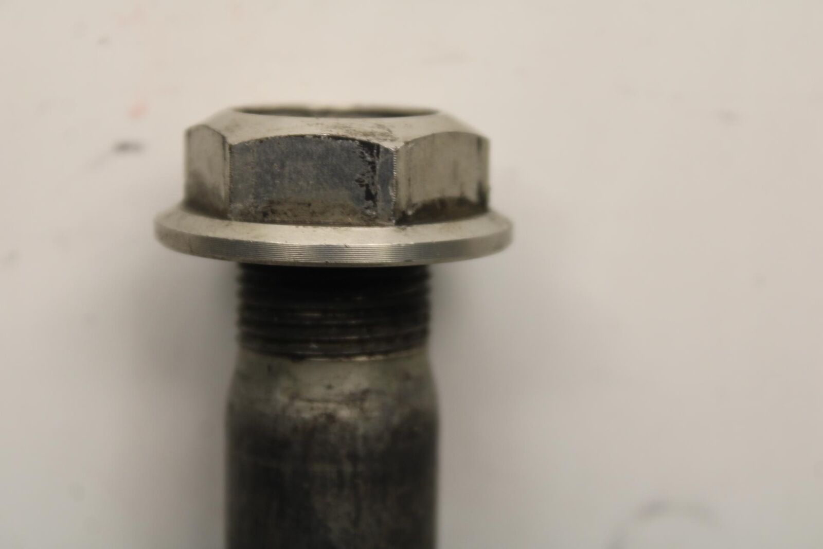 2011 Suzuki GSXR600 FRONT WHEEL RIM AXLE PIVOT BOLT 54711-14J00 BB94