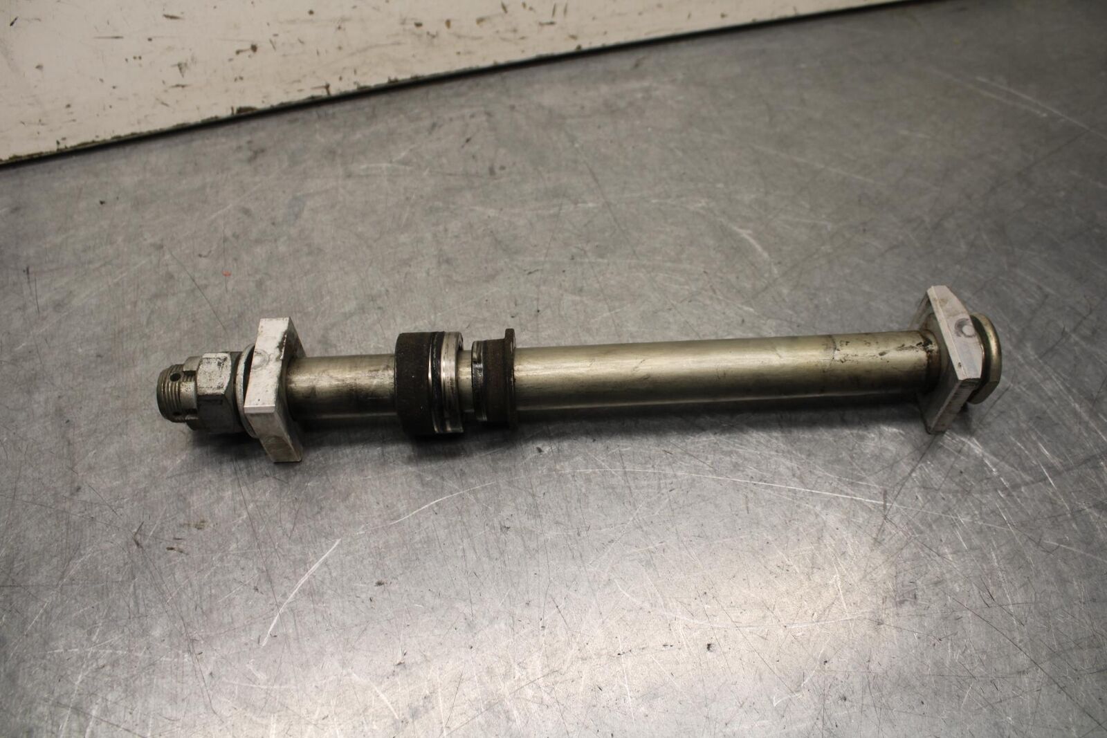 09-12 KAWASAKI NINJA ZX6R REAR AXLE WHEEL RIM PIVOT BOLT AXEL 41068-0613 BB640