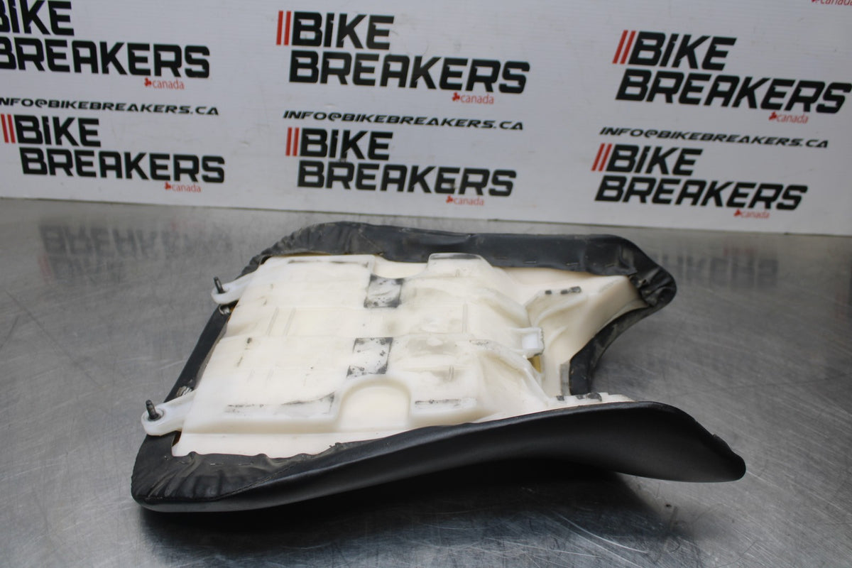 08-09 YAMAHA YZF R6S FRONT DRIVERS SEAT PAD SADDLE PILLION BB796