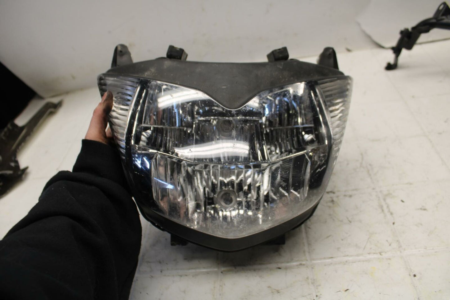 06-07 SUZUKI BANDIT 1200S ABS FRONT HEADLIGHT HEAD LIGHT LAMP BB21
