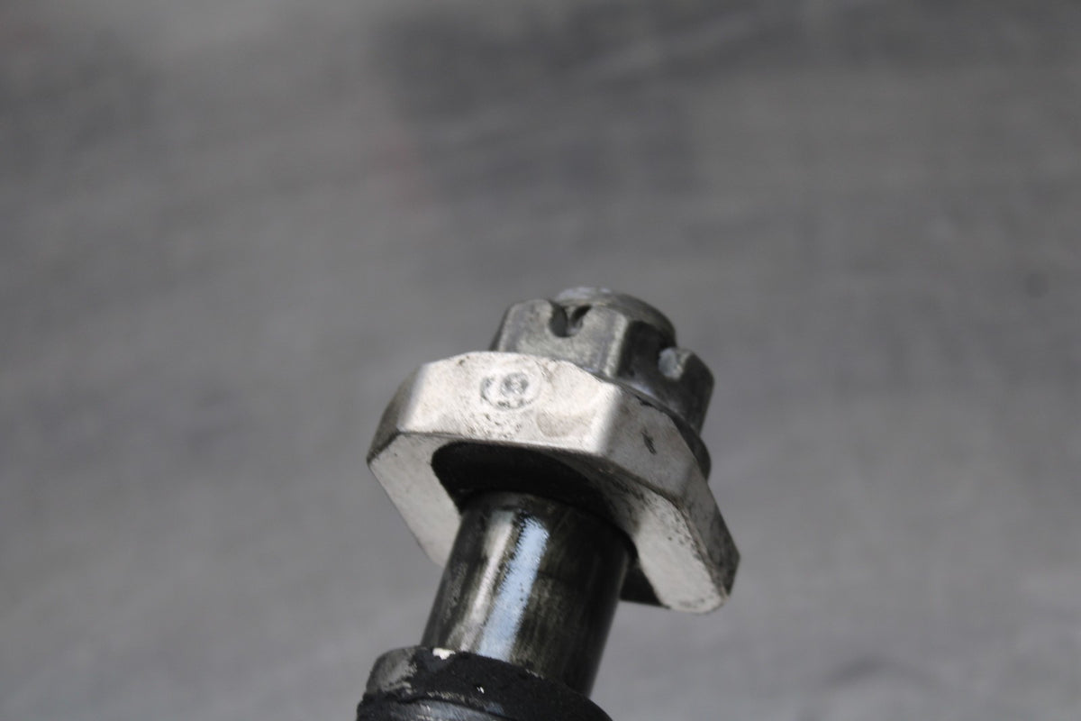 05-06 SUZUKI GSXR1000 REAR AXLE BACK WHEEL RIM PIVOT BOLT AXEL BB857