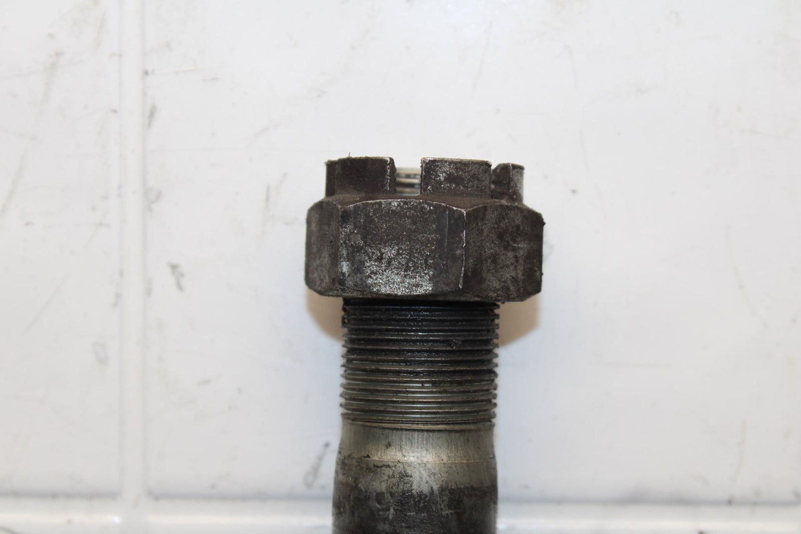 2011 Kawasaki Ninja ZX6R ZX600R REAR AXLE BACK WHEEL RIM PIVOT BOLT AXEL BB587