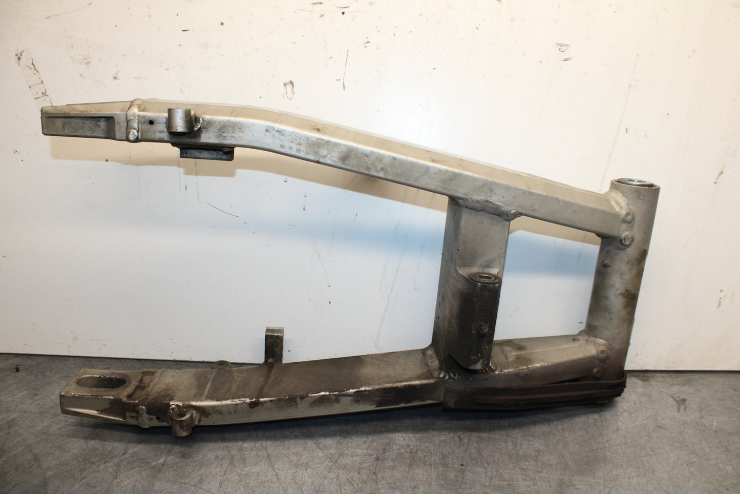 00-02 KAWASAKI NINJA ZX6R REAR SWINGARM BACK SUSPENSION SWING ARM BB750