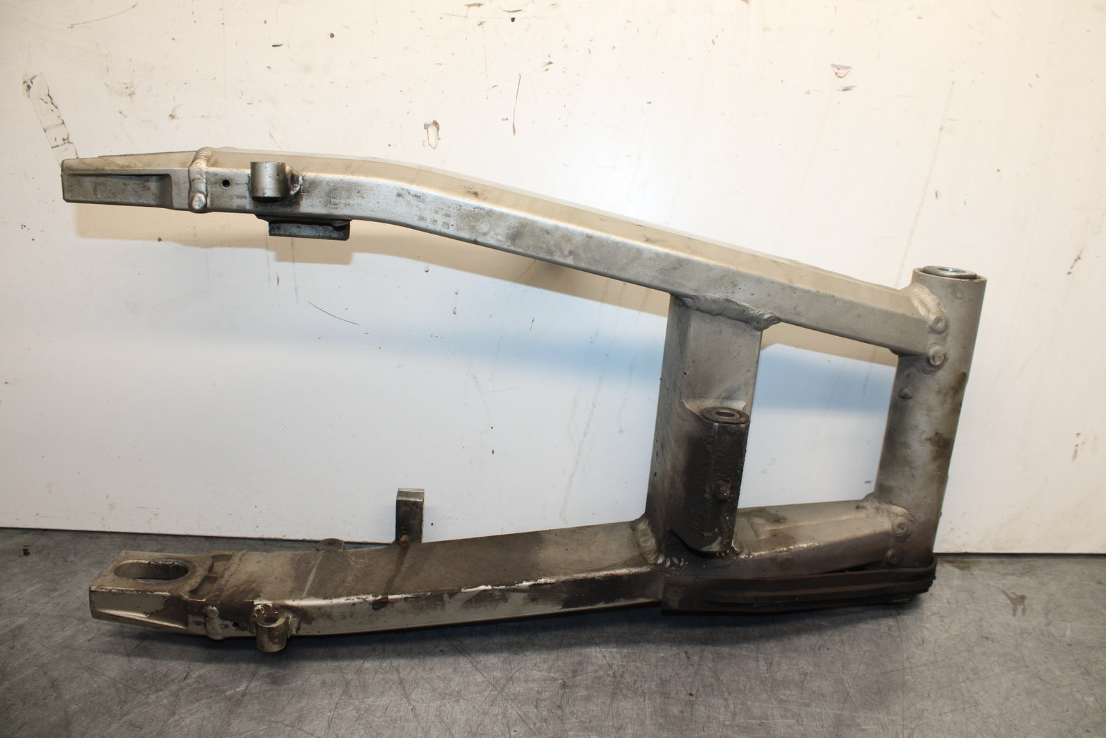 00-02 KAWASAKI NINJA ZX6R REAR SWINGARM BACK SUSPENSION SWING ARM BB750