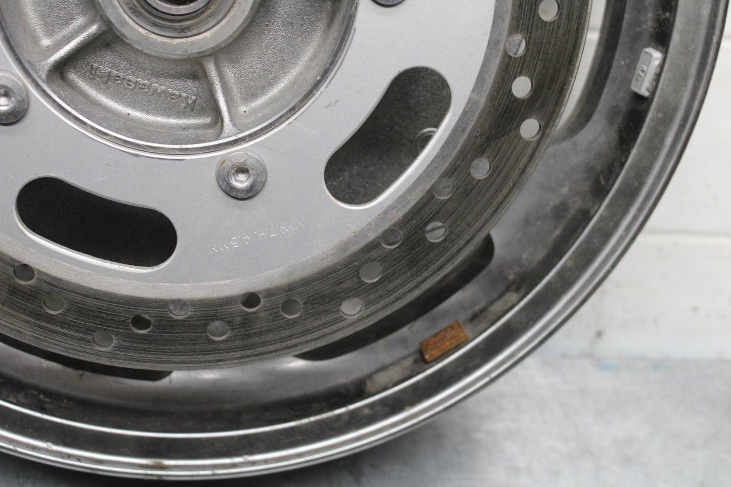 2005 Kawasaki Vulcan 1600 VN1600D FRONT WHEEL AND LEFT RIGHT RORORS BB556