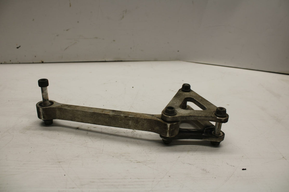 06 YAMAHA YZF R1 REAR DOGBONE SHOCK LINKAGE LINK 5VY-2217A-00-00 BB282