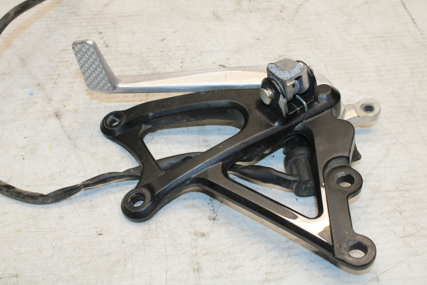09-14 YAMAHA YZF R1 RIGHT REARSET REAR SET DRIVER FOOT PEG REST STOP BB286