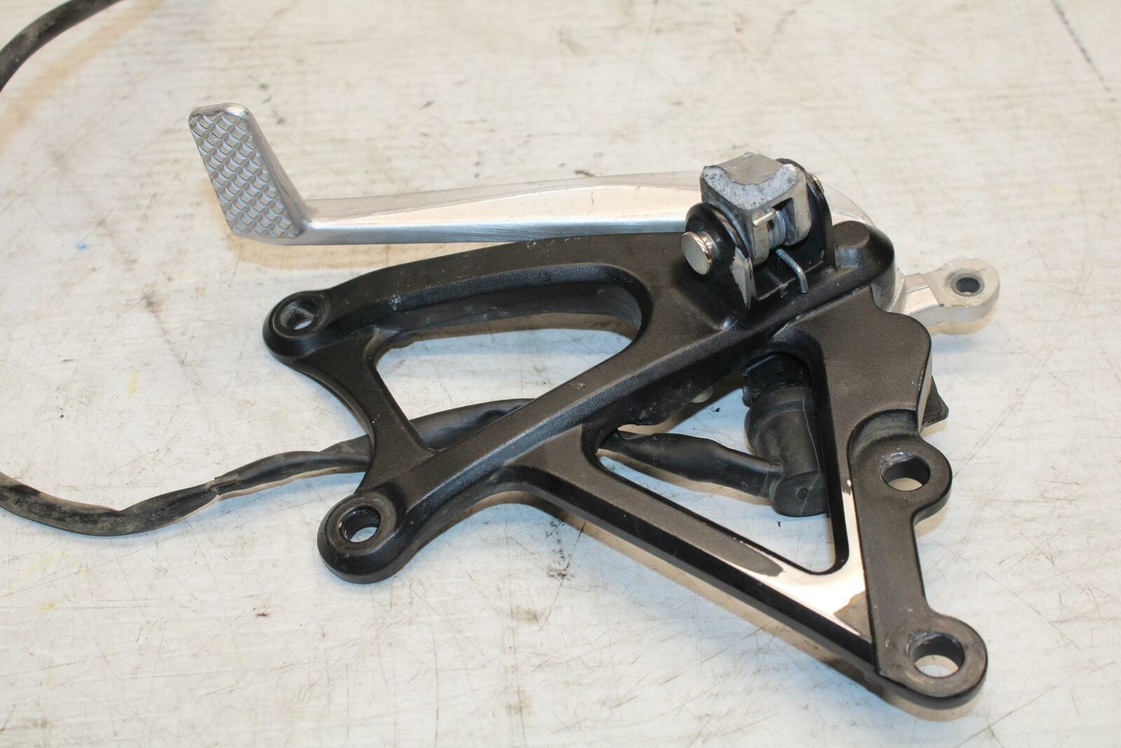 09-14 YAMAHA YZF R1 RIGHT REARSET REAR SET DRIVER FOOT PEG REST STOP BB286