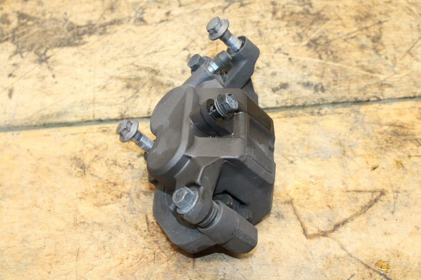 17-20 YAMAHA BOLT XVS950 R-SPEC RIGHT FRONT BRAKE CALIPER BB348