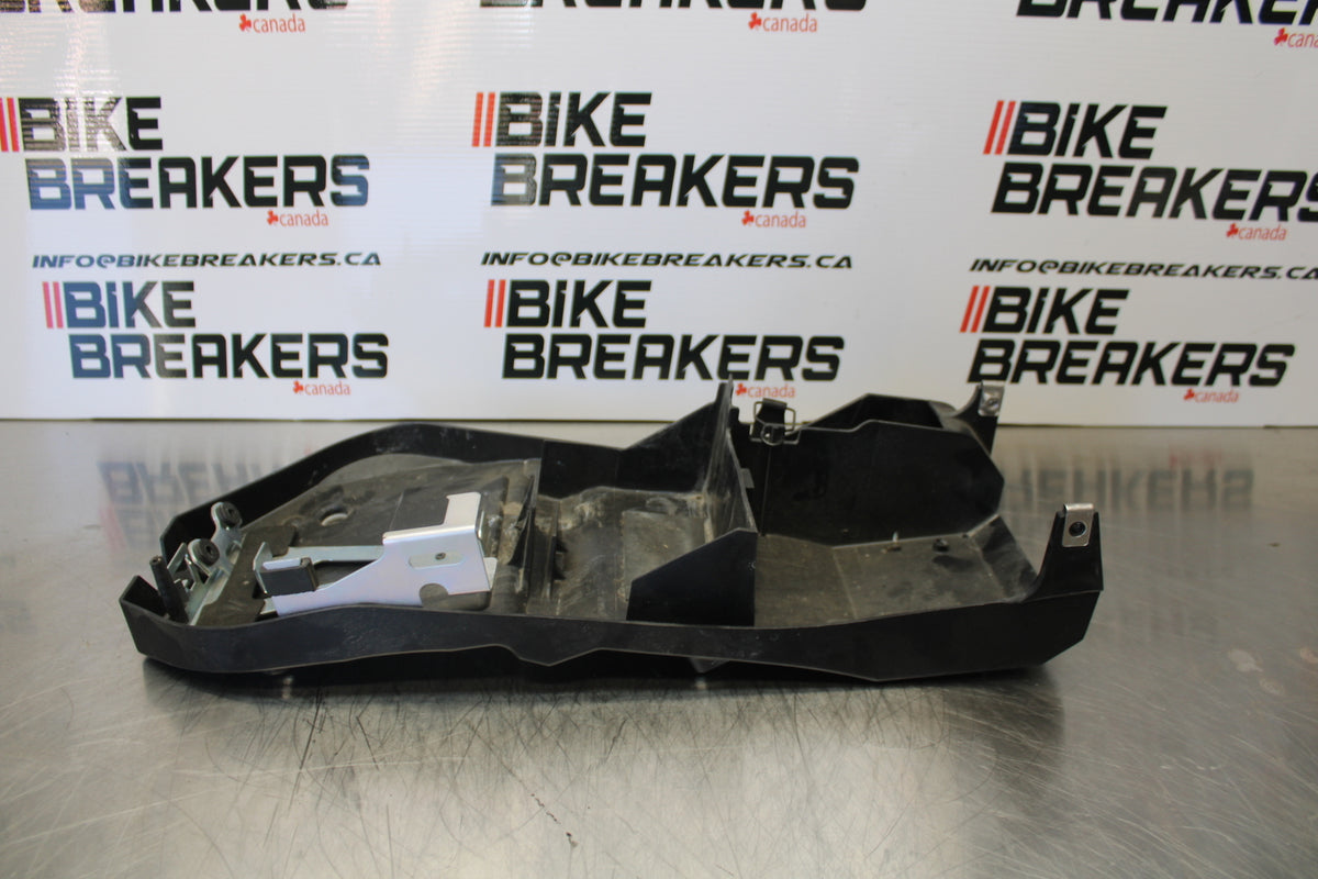 07 KAWASAKI Z1000 REAR BACK TAIL UNDERTAIL BATTERY TRAY PLASTIC BB148
