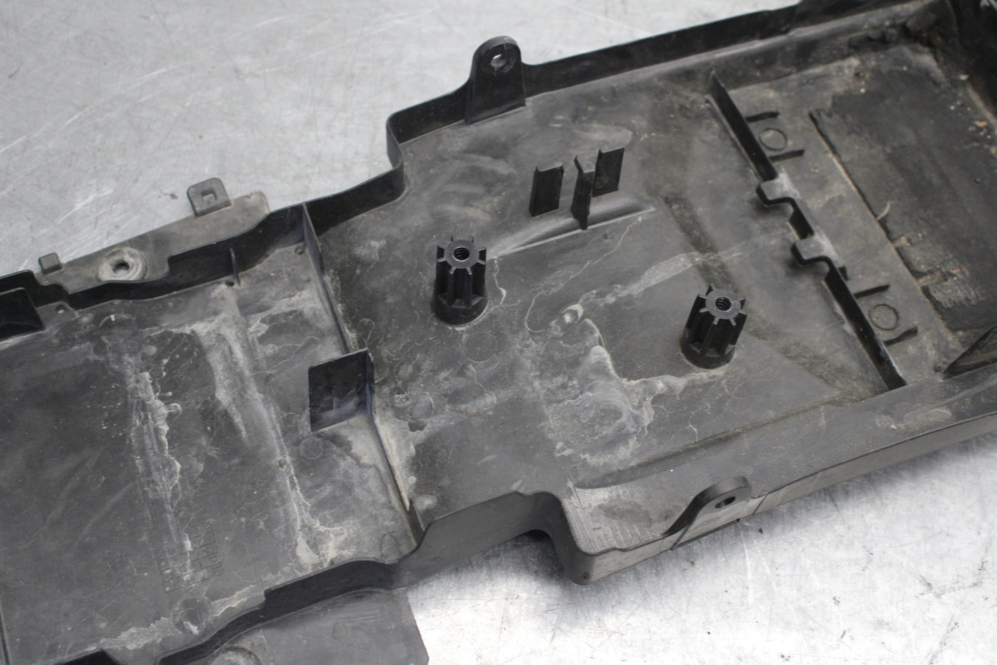 09-12 KAWASAKI NINJA ZX6R REAR BACK TAIL UNDERTAIL BATTERY TRAY PLASTIC BB698