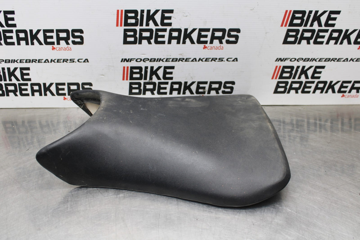 05 YAMAHA YZF R6 FRONT DRIVERS SEAT PAD SADDLE PILLION BB814