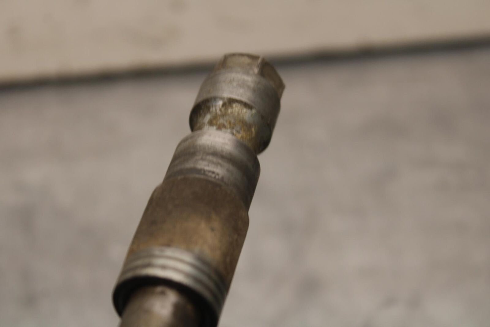 1983 Honda V45 Magna VF750C FRONT WHEEL RIM AXLE PIVOT BOLT 44301-461-770 BB91