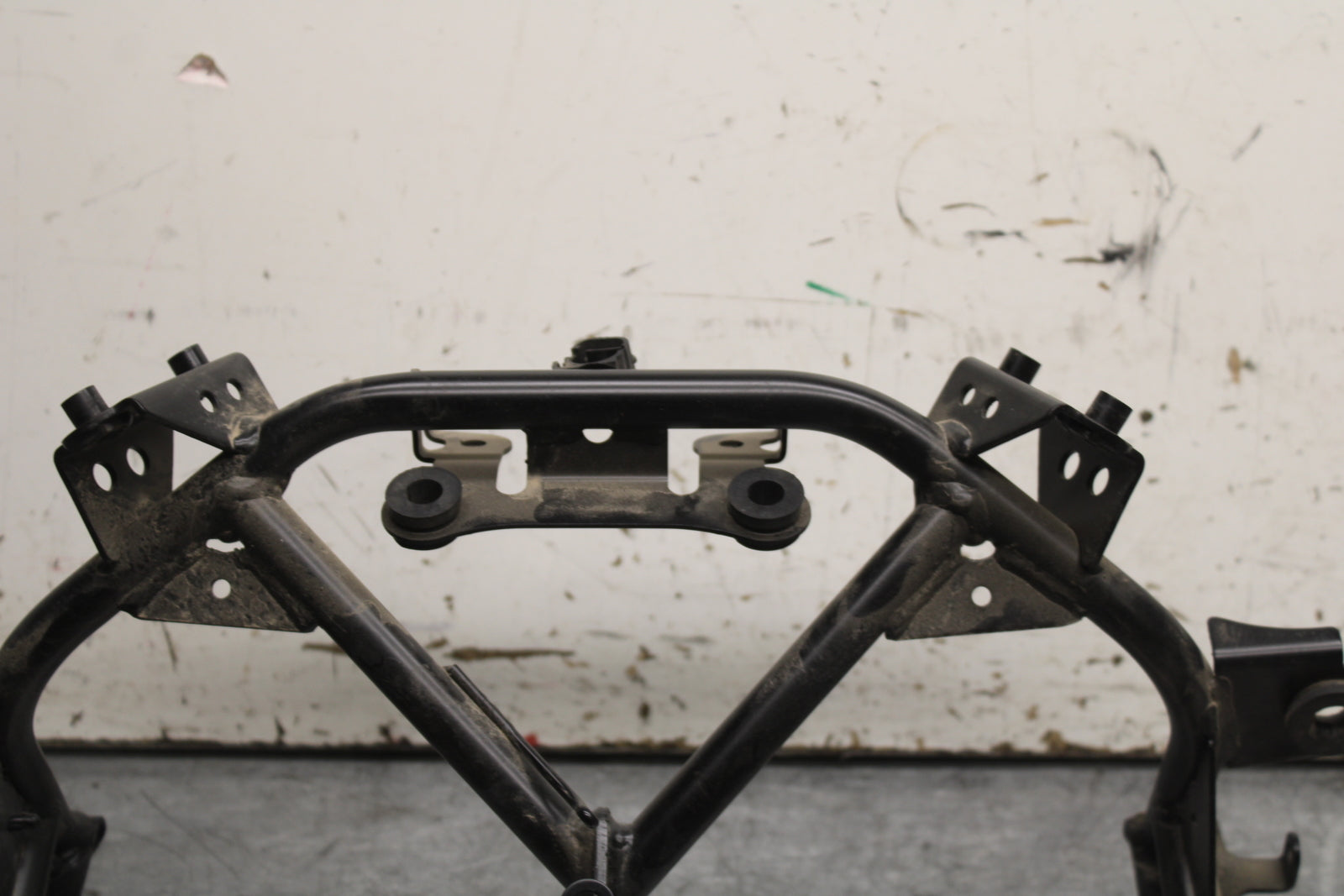 18-24 KAWASAKI NINJA 650 UPPER FAIRING MIRROR GAUGES STAY BRACKET BB725