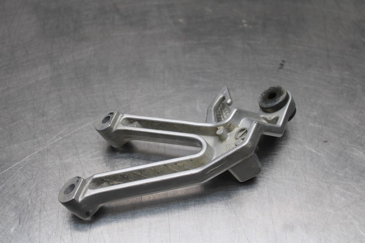 06 SUZUKI SV650S RIGHT REAR BACK PASSENGER PEG BB783