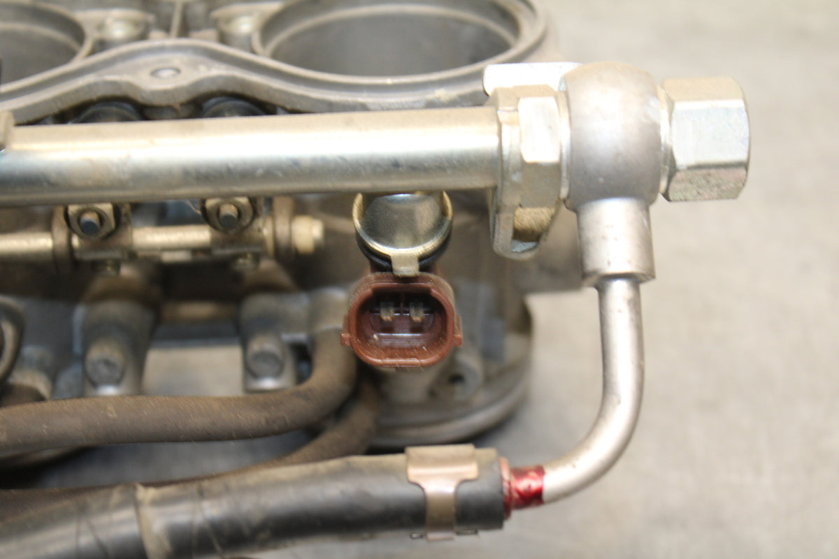 06-07 HONDA CBR1000RR MAIN FUEL INJECTORS / THROTTLE BODIES BB756