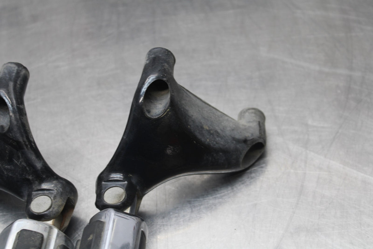 08 HARLEY-DAVIDSON SPORTSTER 1200 REAR PASSENGER FOOT STEP PEG SET BB794