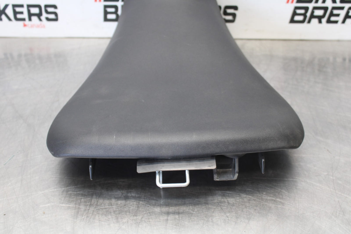 15-17 YAMAHA FJ09 FRONT DRIVERS SEAT PAD SADDLE PILLION BB906