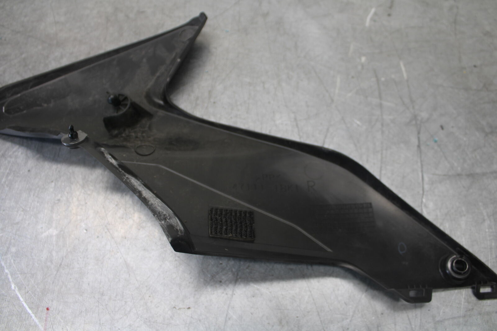 17-24 SUZUKI SV650 RIGHT GAS TANK FUEL CELL PANEL COVER TRIM COWL  BB706