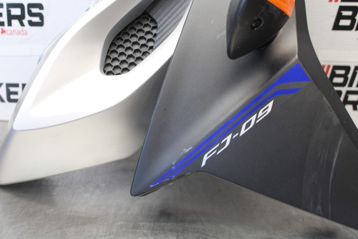 15-17 YAMAHA FJ09 RIGHT FRONT UPPER MID SIDE FAIRING COWL PLASTIC BB906