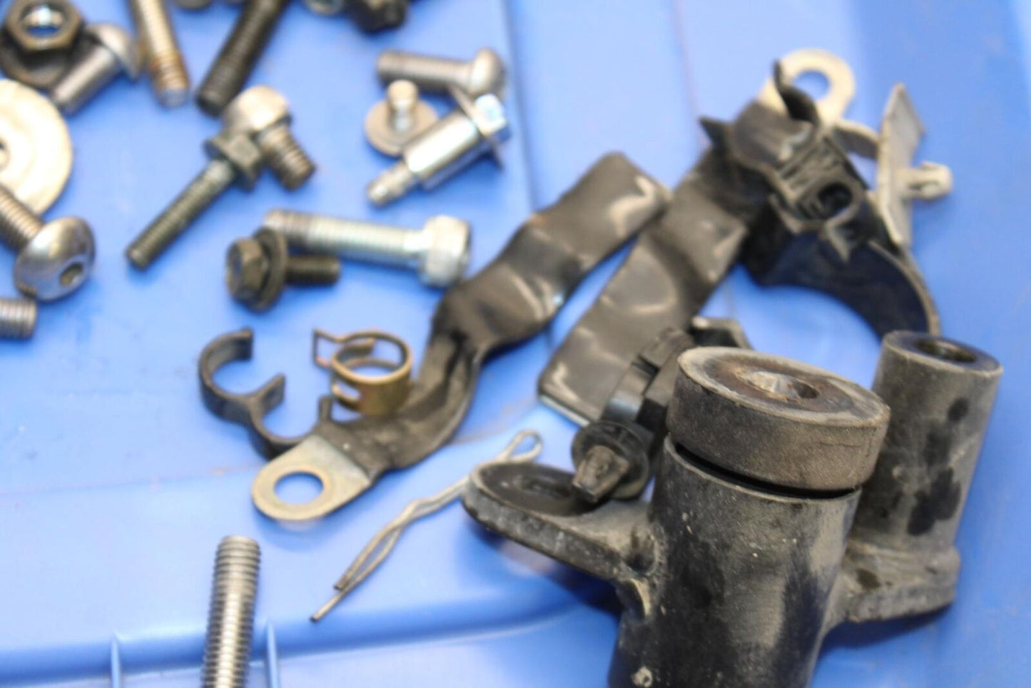 2005 Kawasaki Vulcan 1600 VN1600D Nomad MISCELLANEOUS BOLTS ENGINE BB556