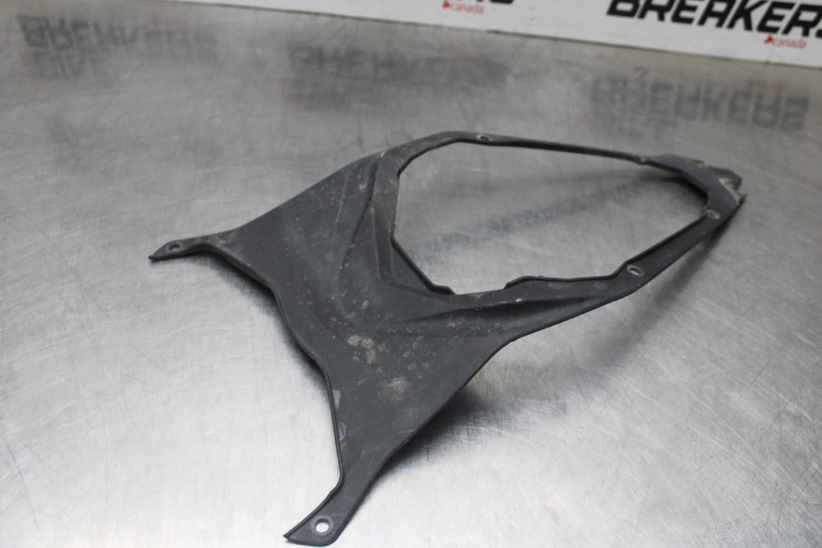 23-26 KAWASAKI NINJA ZX4RR CENTER REAR BACK TAIL FAIRING COWL BB898