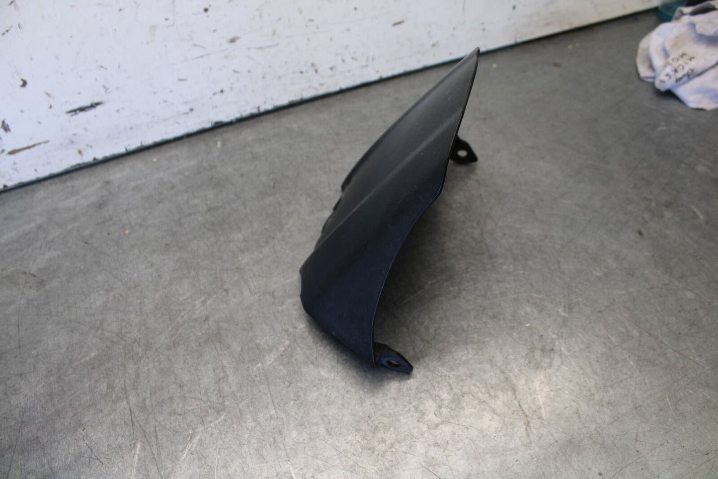 05-06 SUZUKI GSXR1000 REAR BACK WHEEL TIRE HUGGER FENDER 63114-41G00-291 BB663
