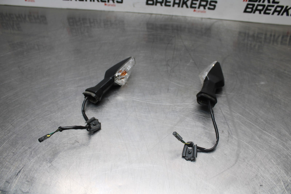 18-26 KAWASAKI Z400 FRONT LEFT RIGHT TURN SIGNALS LIGHT INDICATORS BB852
