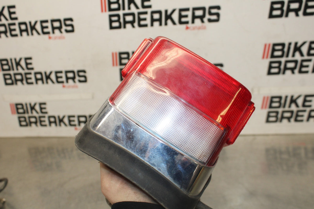 97 KAWASAKI VULCAN 1500 VN1500D CLASSIC TAILLIGHT REAR TAIL BRAKE LIGHT BB936