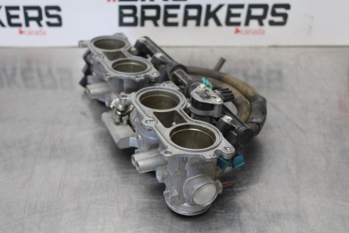 12 HONDA CB1000R MAIN FUEL INJECTORS / THROTTLE BODIES BB200