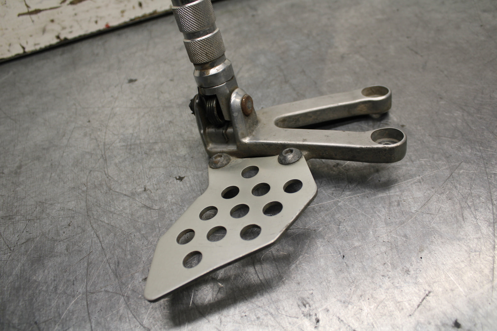 05-06 HONDA CBR600RR LEFT REARSET REAR SET DRIVER FOOT PEG REST STOP BB739