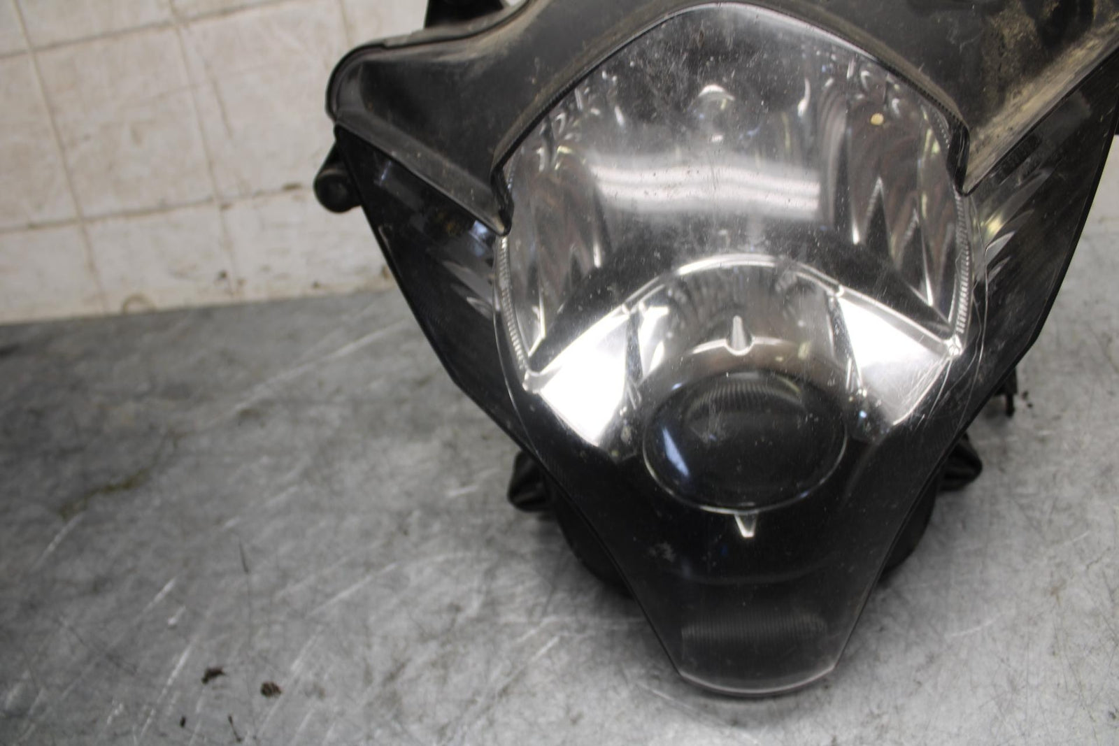 2007 Suzuki GSXR600 FRONT HEADLIGHT HEAD LIGHT LAMP 35100-01H01-999 BB540