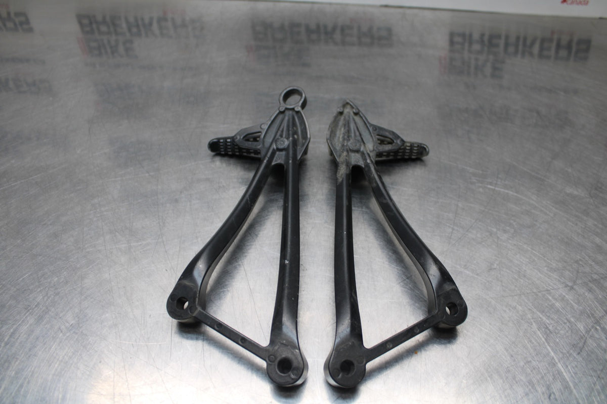 08 KAWASAKI NINJA ZX10R REAR BACK PASSENGER PEG SET PAIR BB201