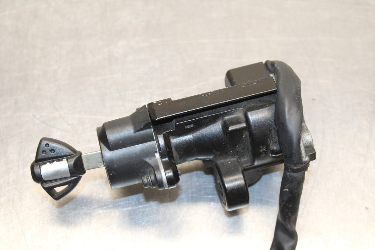 09 SUZUKI GSXR600 IGNITION LOCK KEY SET W/ GAS CAP BB759