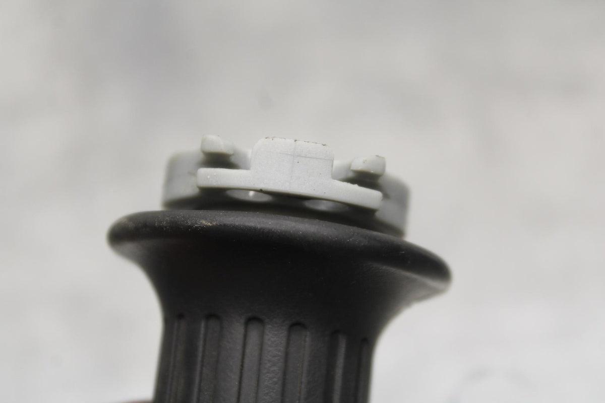 15-16 KAWASAKI EX300 RIGHT THROTTLE GRIP BB635