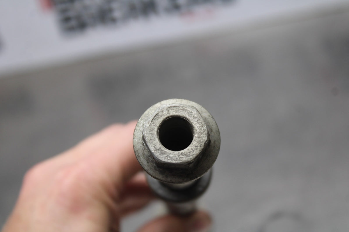 98-05 HONDA SUPER HAWK 1000 VTR1000F REAR AXLE BACK WHEEL RIM BOLT AXEL BB924