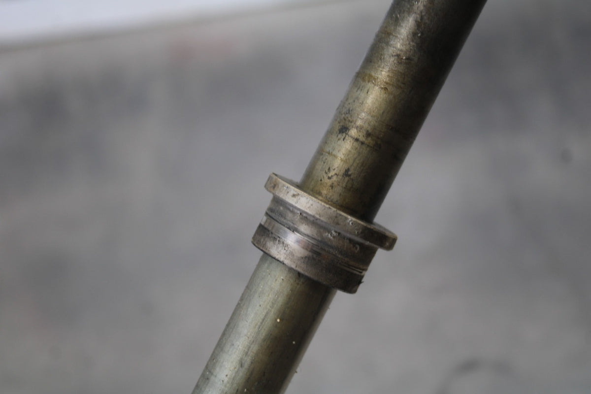 09 KAWASAKI CONCOURS 14 ZG1400B REAR AXLE BACK WHEEL RIM PIVOT BOLT AXEL BB875