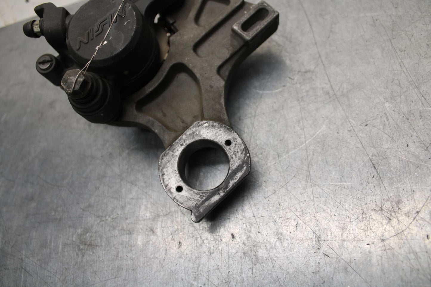 05 YAMAHA YZF R6S REAR BACK BRAKE CALIPER W MOUNT BRACKET BB600