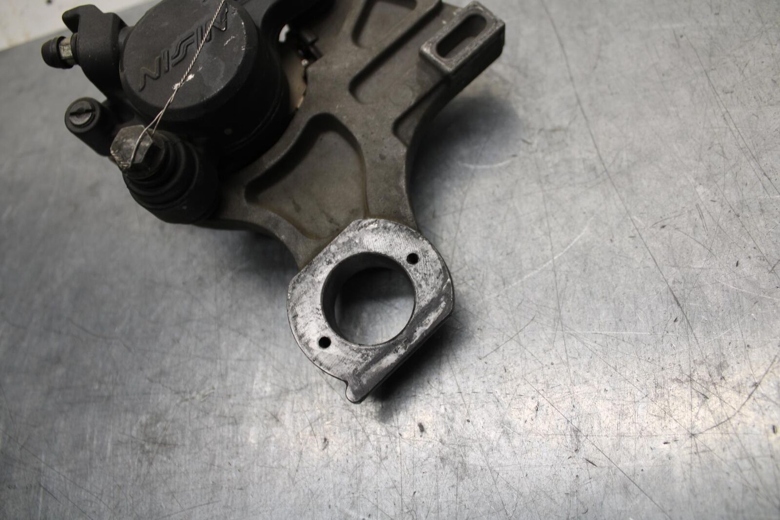 05 YAMAHA YZF R6S REAR BACK BRAKE CALIPER W MOUNT BRACKET BB600