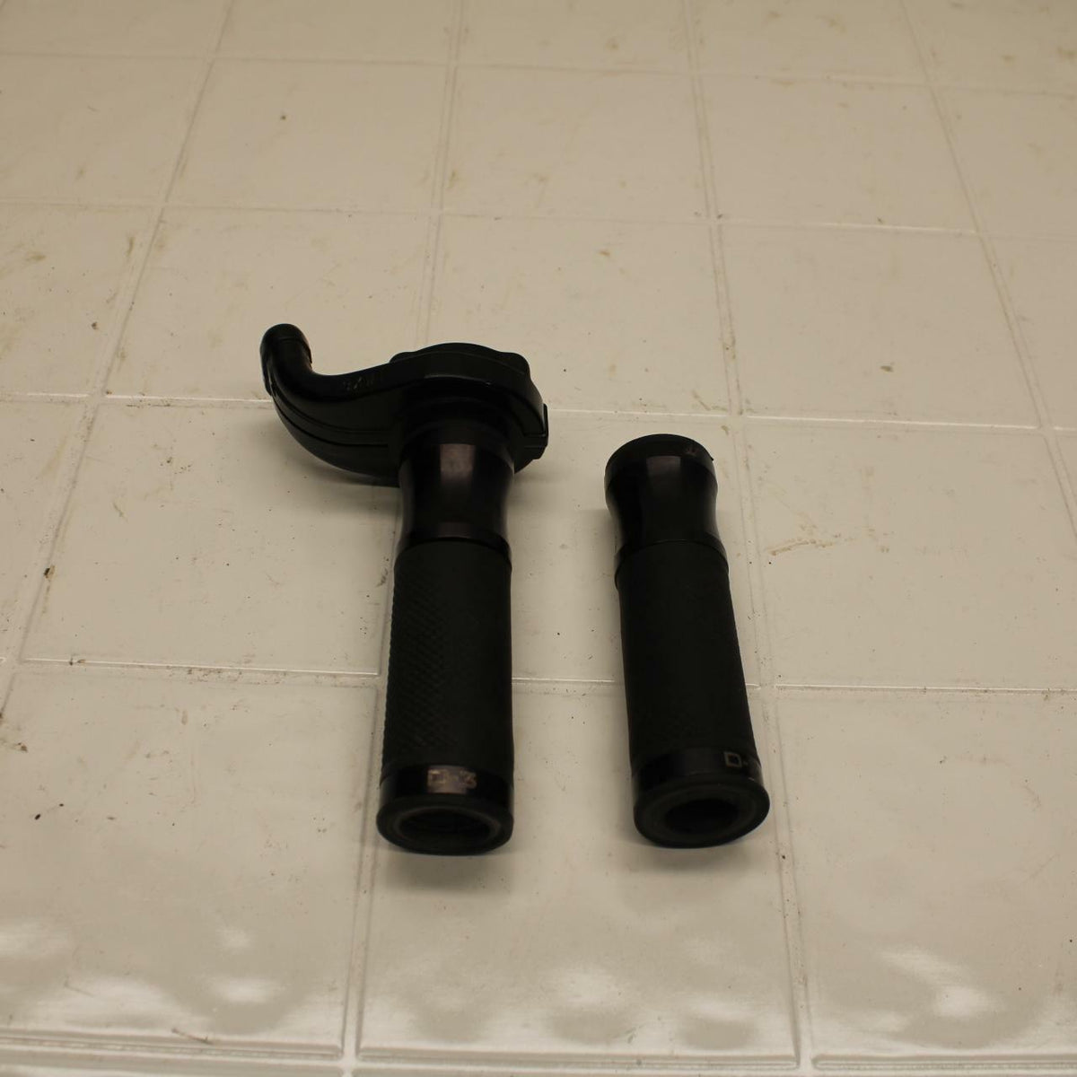 08-16 YAMAHA YZF R6 THROTTLE CABLE LINE HOUSING GUIDE BB406