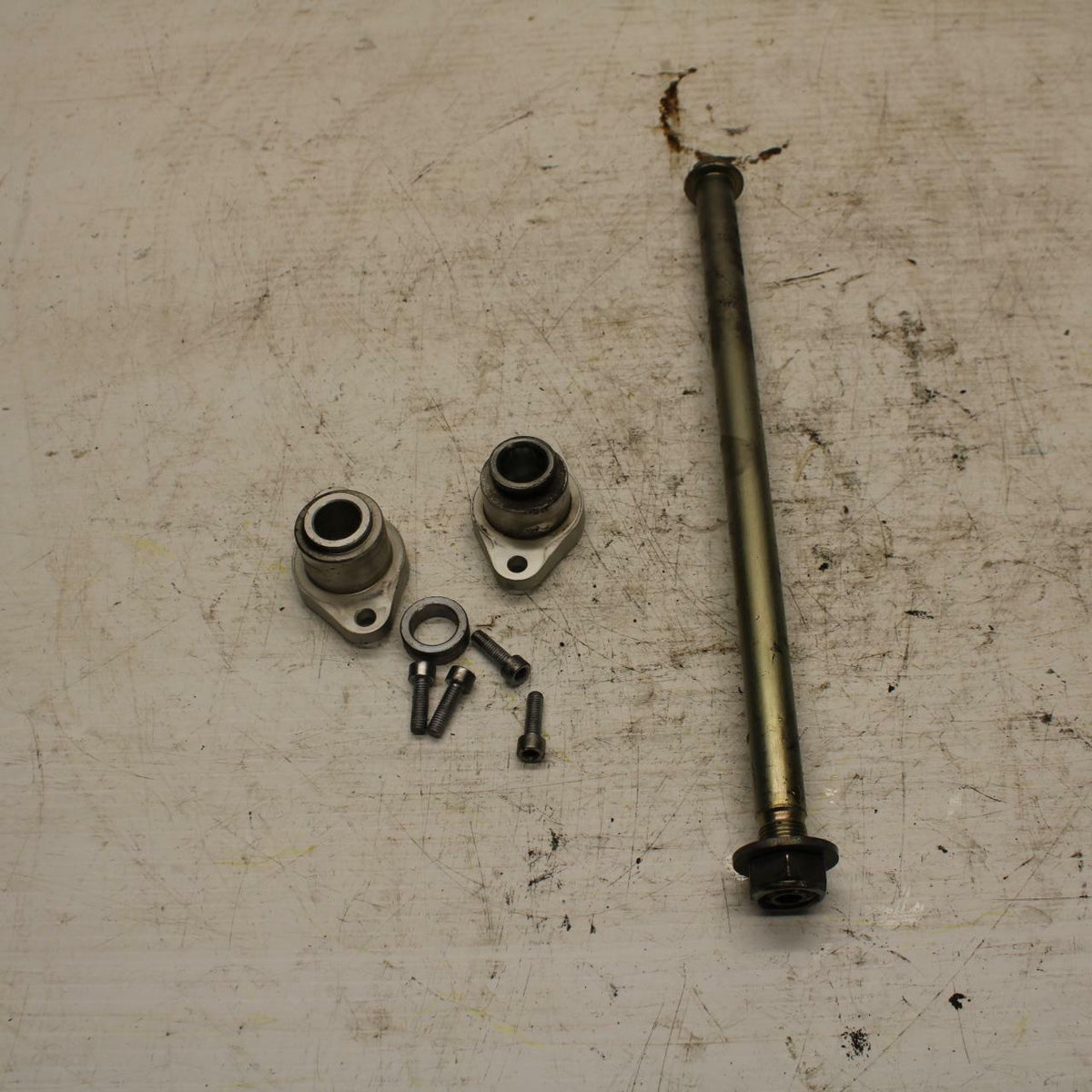 07-16 TRIUMPH STREET TRIPLE REAR BACK SWINGARM BOLT SUSPENSION PIVOT AXLE BB361