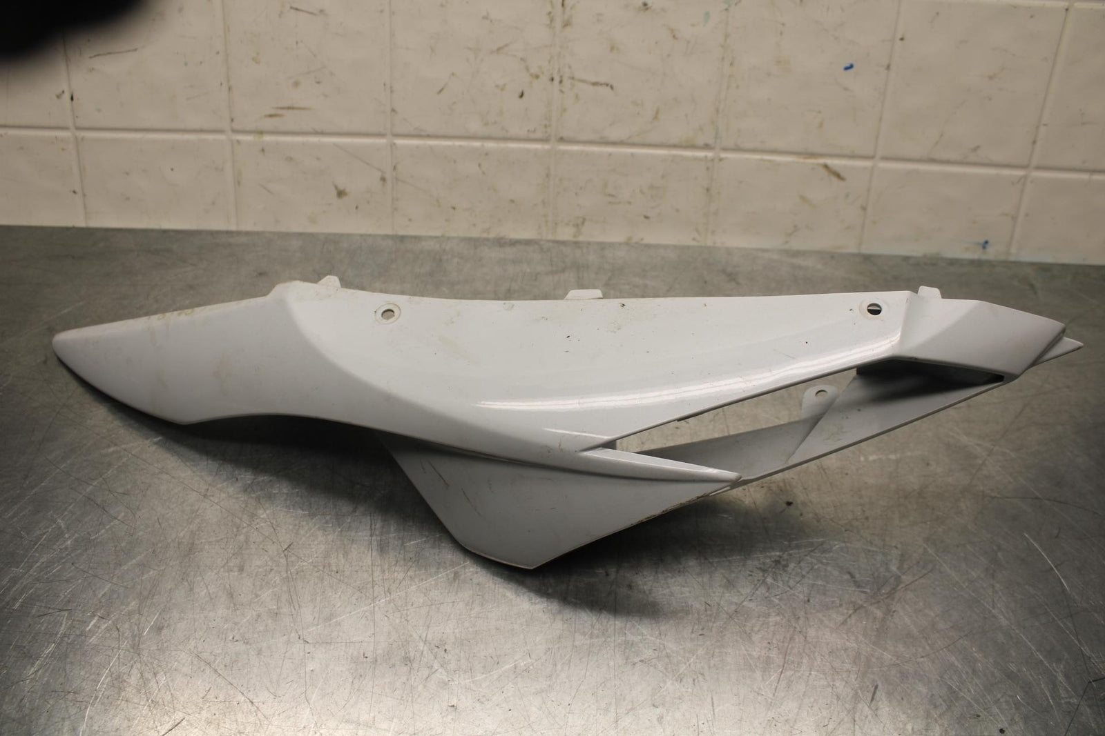 2015 Suzuki GSXR750 RIGHT REAR BACK TAIL FAIRING COWL SHROUD BB595
