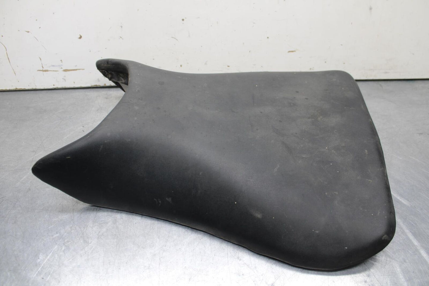 06 YAMAHA YZF R6 FRONT DRIVERS SEAT PAD SADDLE PILLION 2C0-24710-00-00 BB622