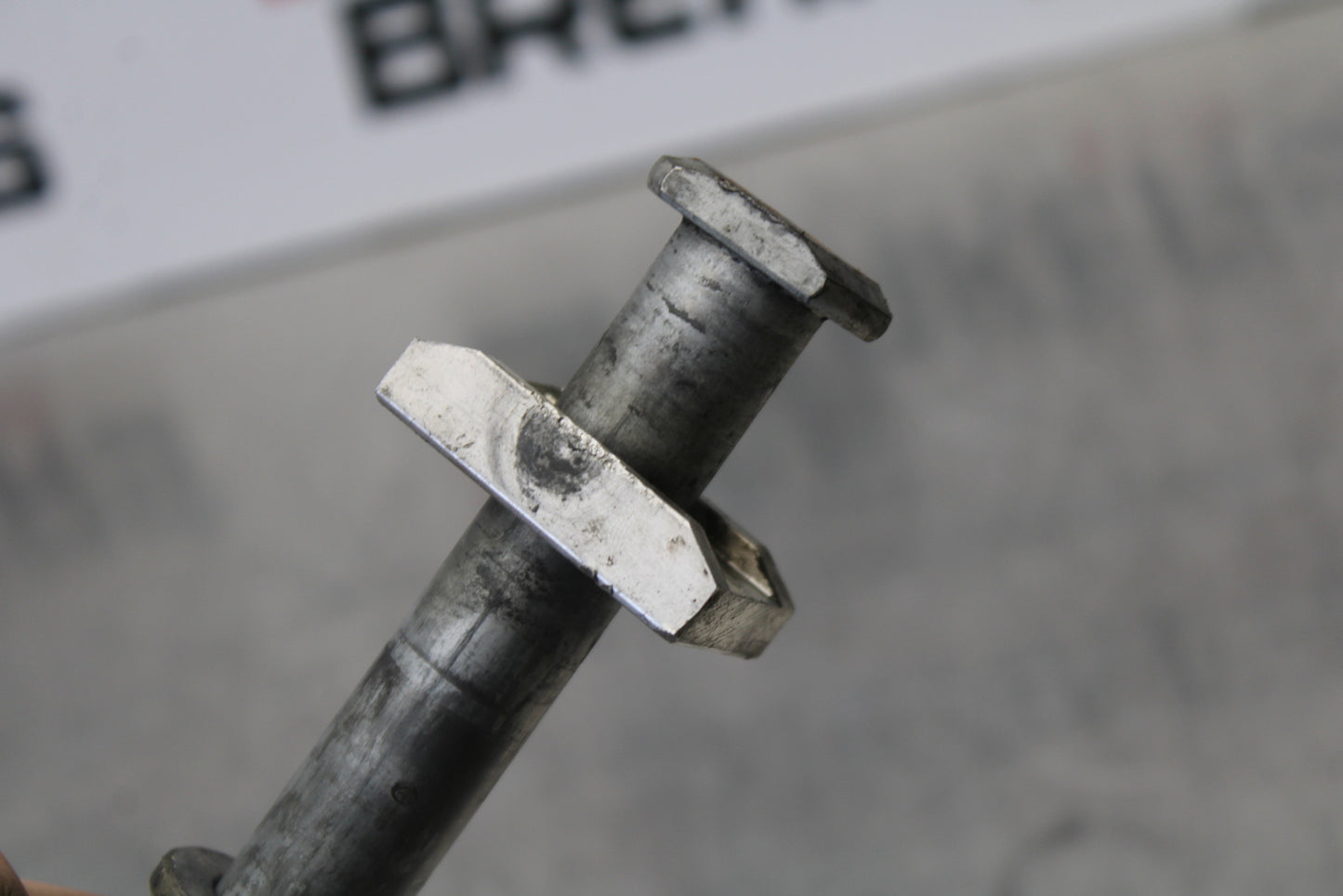 04-05 KAWASAKI NINJA ZX10R REAR AXLE BACK WHEEL RIM PIVOT BOLT AXEL BB163