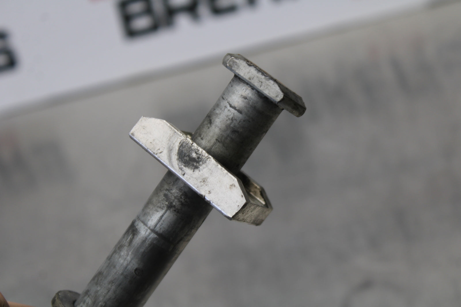 04-05 KAWASAKI NINJA ZX10R REAR AXLE BACK WHEEL RIM PIVOT BOLT AXEL BB163