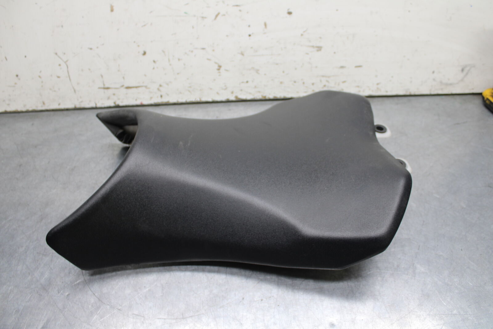 12-13 KAWASAKI Z1000 FRONT DRIVERS SEAT PAD SADDLE PILLION BB743