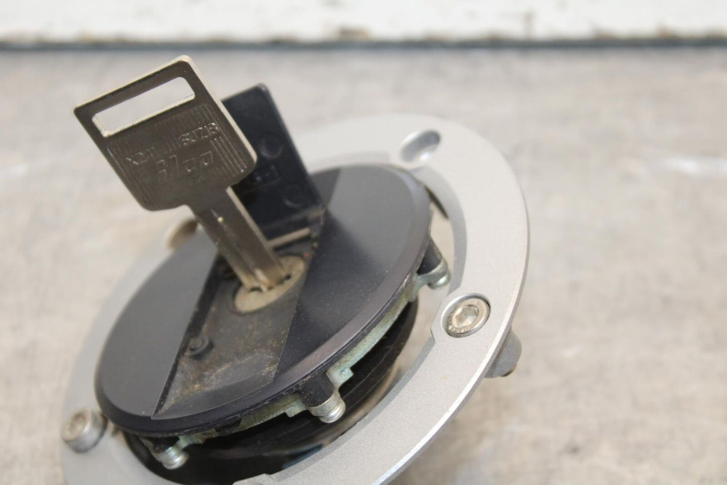 11-24 SUZUKI GSXR  600 750 FUEL TANK GAS CAP BB630