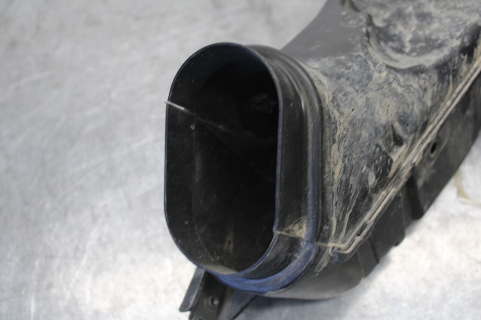 06-07 SUZUKI GSXR 600 LEFT RAM AIR INTAKE DUCT TUBE BB694