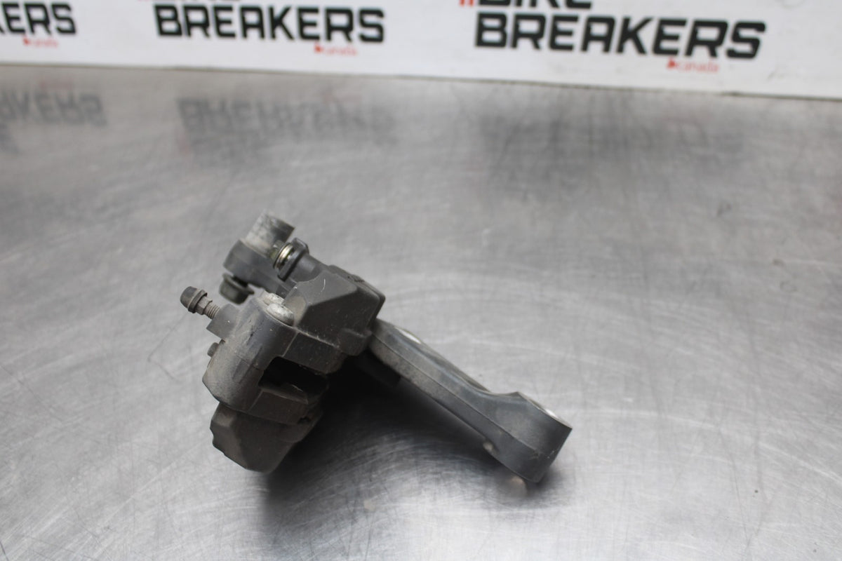 05-09 SUZUKI BOULEVARD C90 REAR BACK BRAKE CALIPER W MOUNT BRACKET BB918